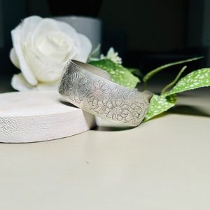 Vintage Kirk STIEFF pewter cuff bracelet, Aster.